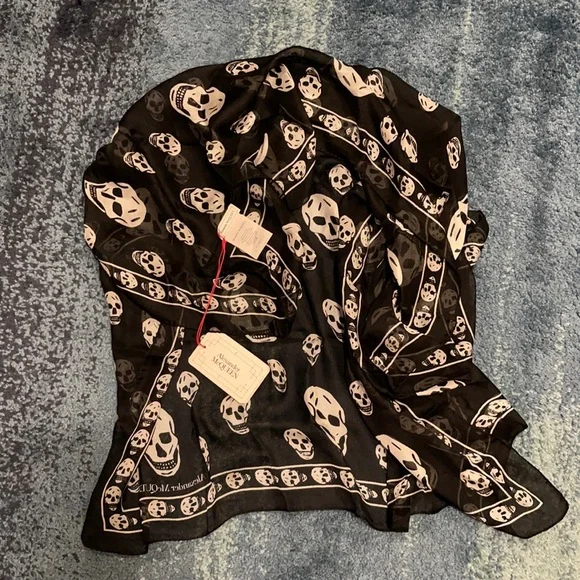 Alexander McQueen Printed Silk-chiffon Scarf NWT - Picture 7 of 8